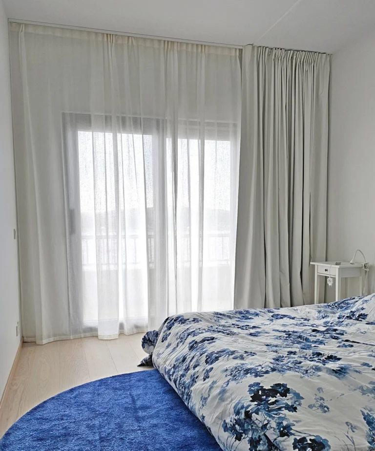 Gardiner och hängande textil för husets alla rum.